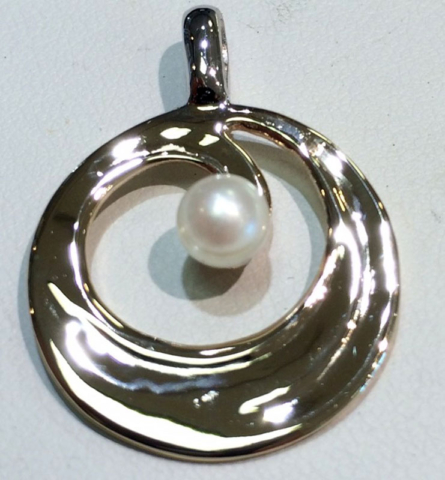 White Gold Wave Pendant with pearl